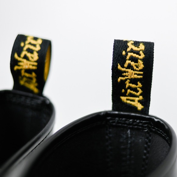 Dr Martens AirWair 11821 Boots Womens 9 Mens 8 Black Patent Leather Docs Combat - Picture 2 of 9